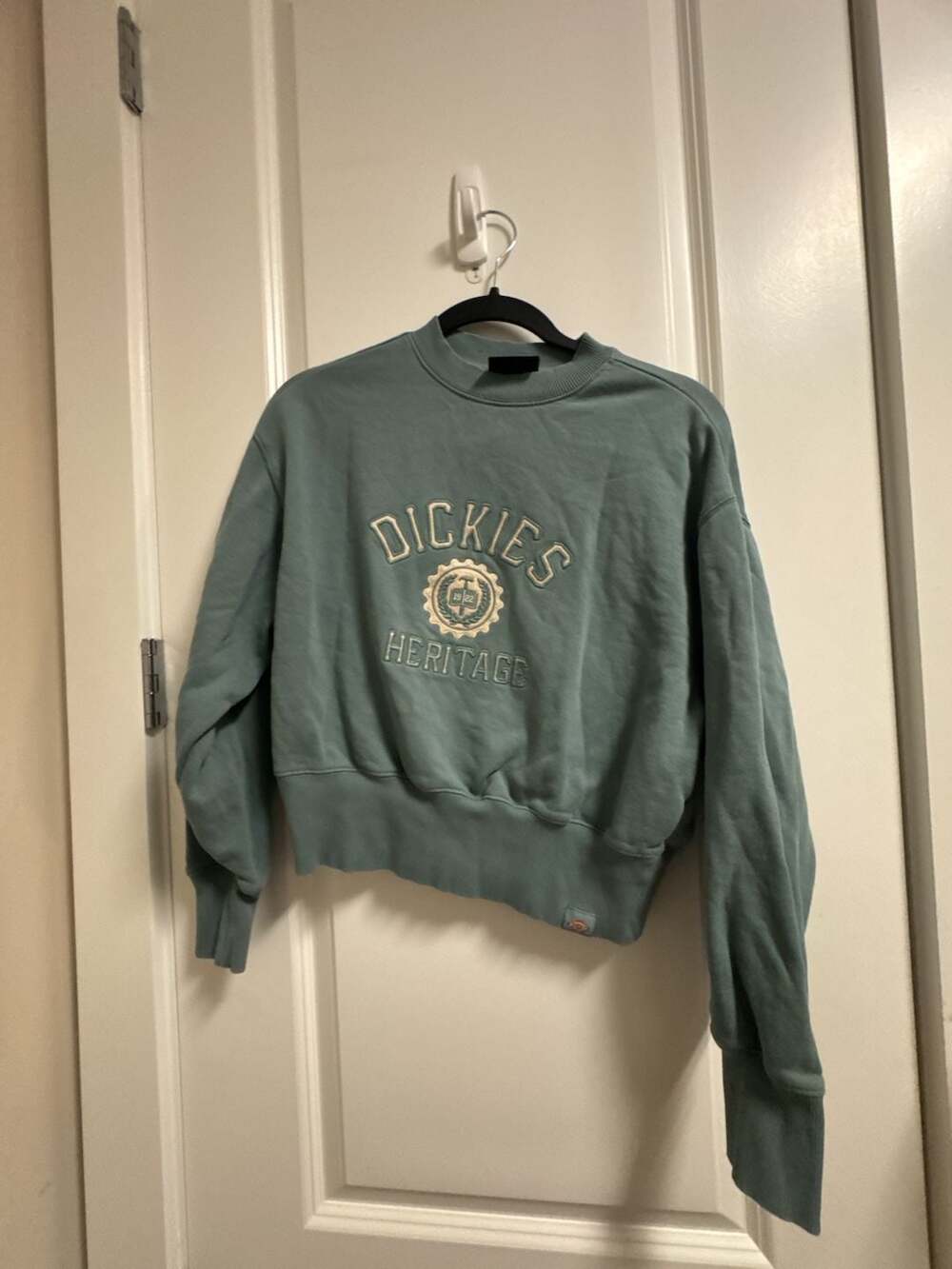 Dickies Heritage Embroidered Cropped Crew Neck Sweatshirt